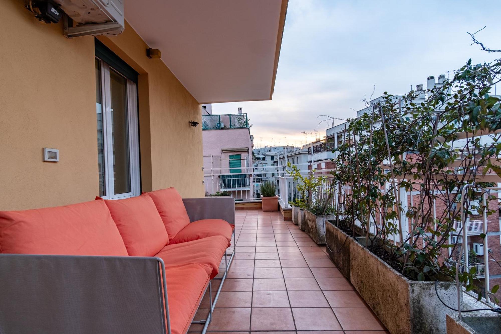 Attic With Terrace And Jacuzzi - Luxury Apartment Roma Ngoại thất bức ảnh
